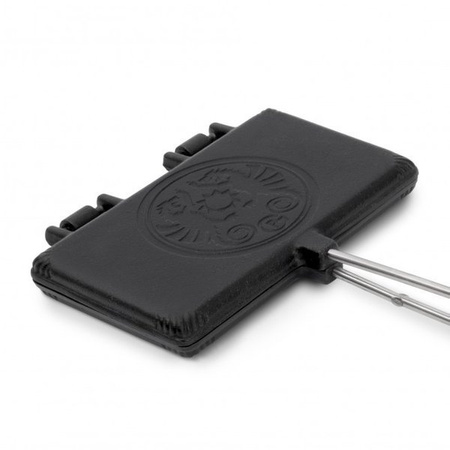 Gofrownica żeliwna na ognisko Petromax z długą rączką